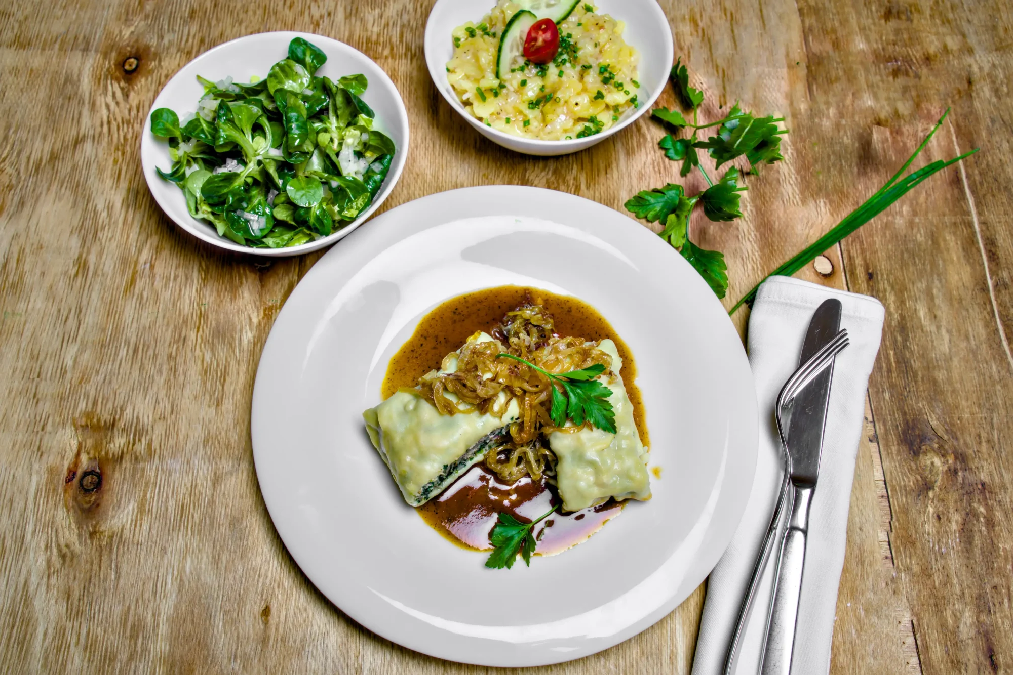 Original schwäbische Maultaschen mit Kartoffelsalat