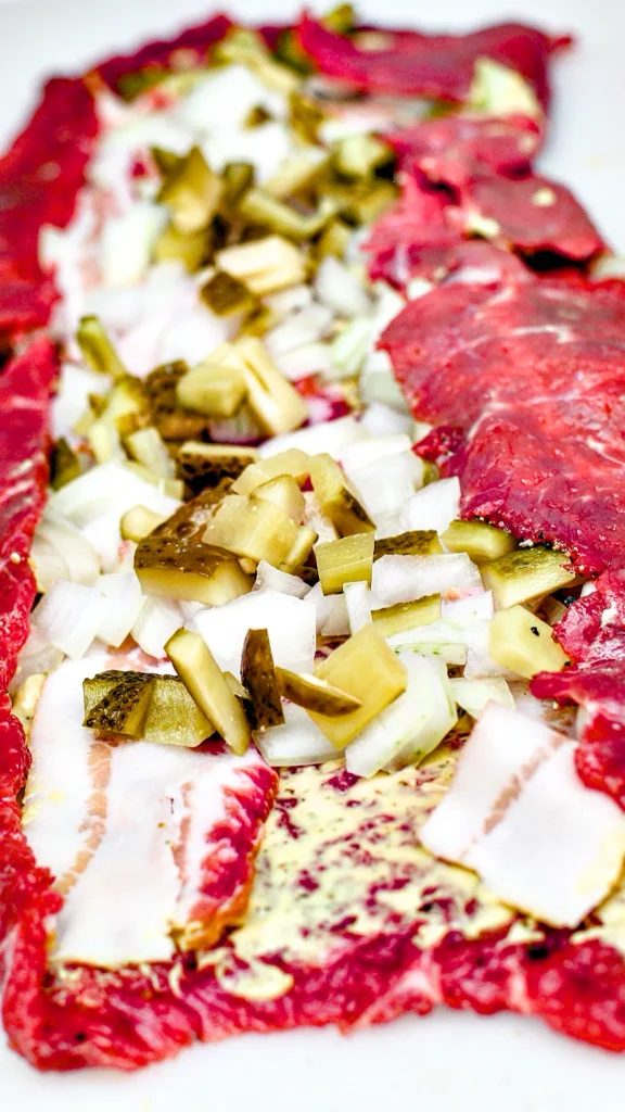 Klassische Rinderrouladen mit Kartoffelpüree und Blaukraut wie früher