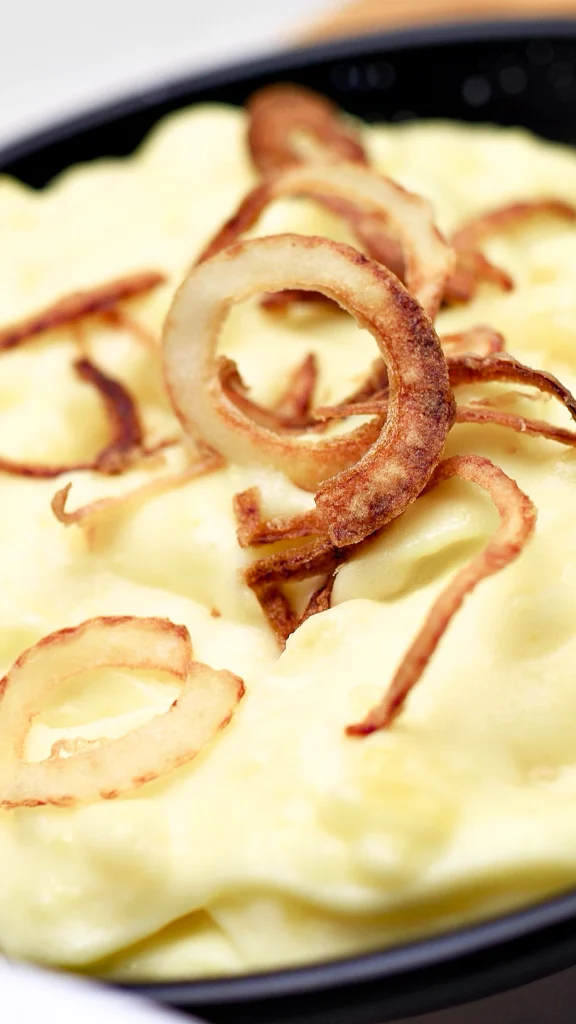 Klassische Rinderrouladen mit Kartoffelpüree und Blaukraut wie früher