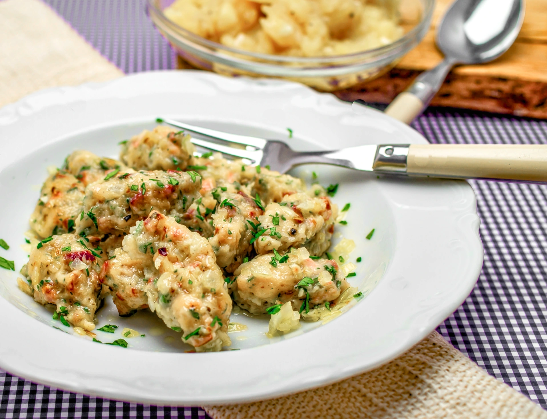 Schwäbische Wurstknöpfle-Wurstspatzen mit Kartoffelsalat Schwäbische Wurstknöpfle mit Kartoffelsalat