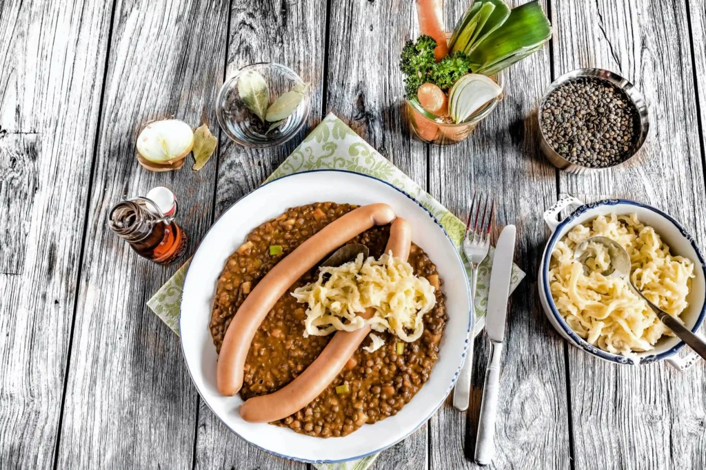 Schwäbische Linsen mit Spätzle & Saitenwürstchen – Das ultimative Original-Rezept wie von Oma