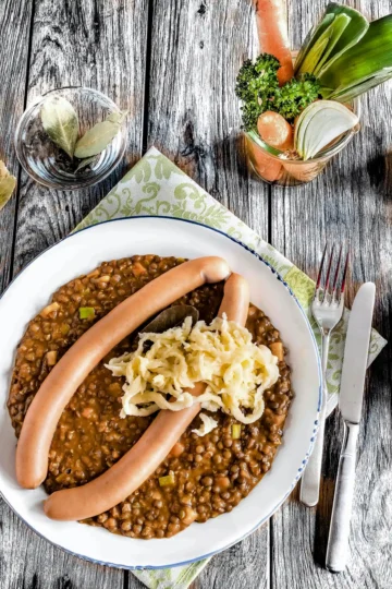Schwäbische Linsen mit Spätzle & Saitenwürstchen – Das ultimative Original-Rezept wie von Oma