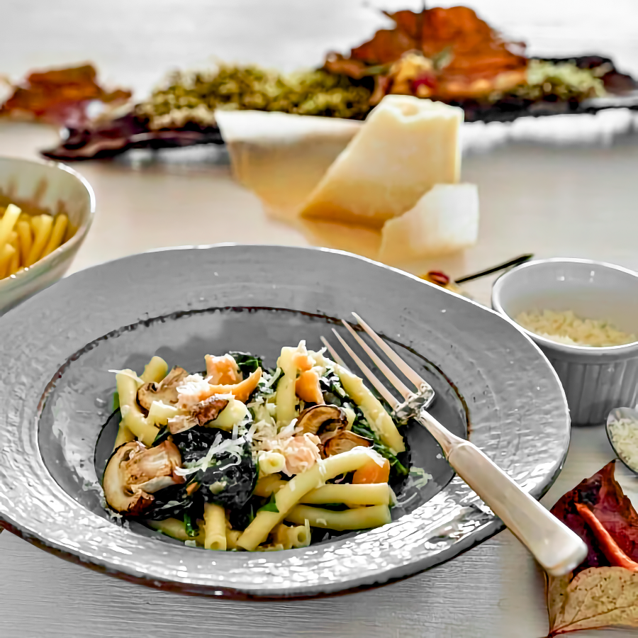 Pasta mit Spinat,Champignon,Lachs und Parmesan