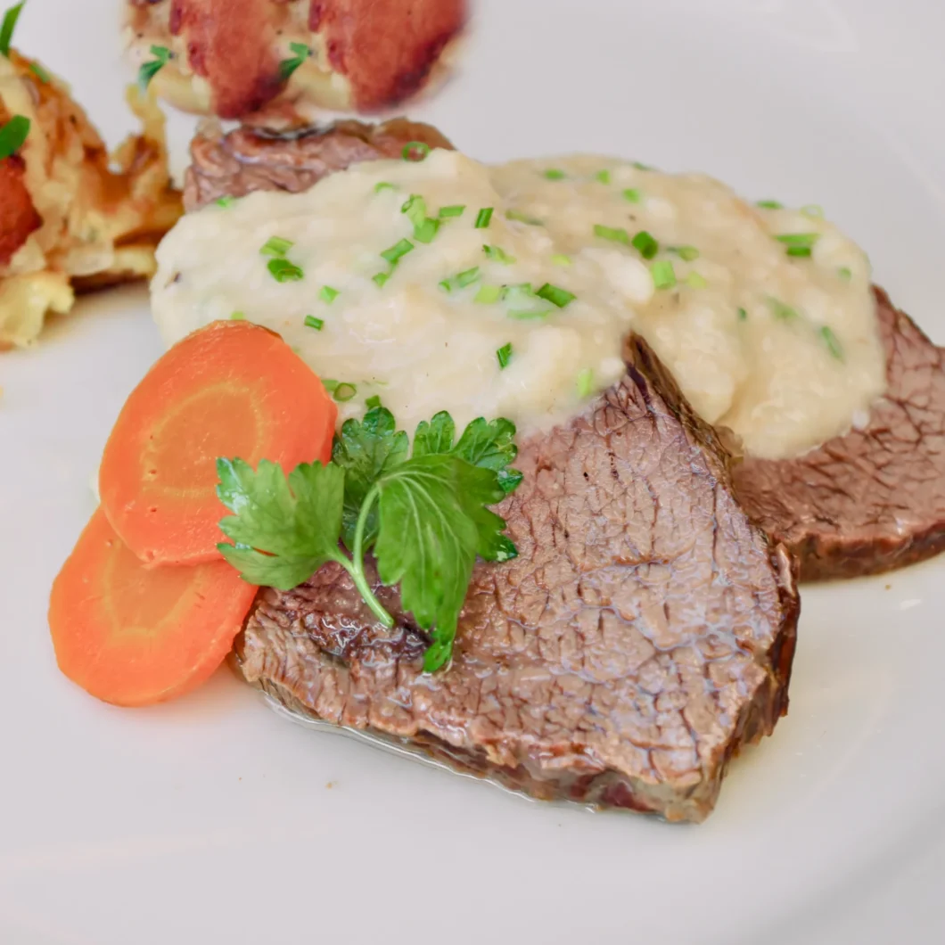 Tafelspitz mit Semmelkren und Bratkartoffeln
