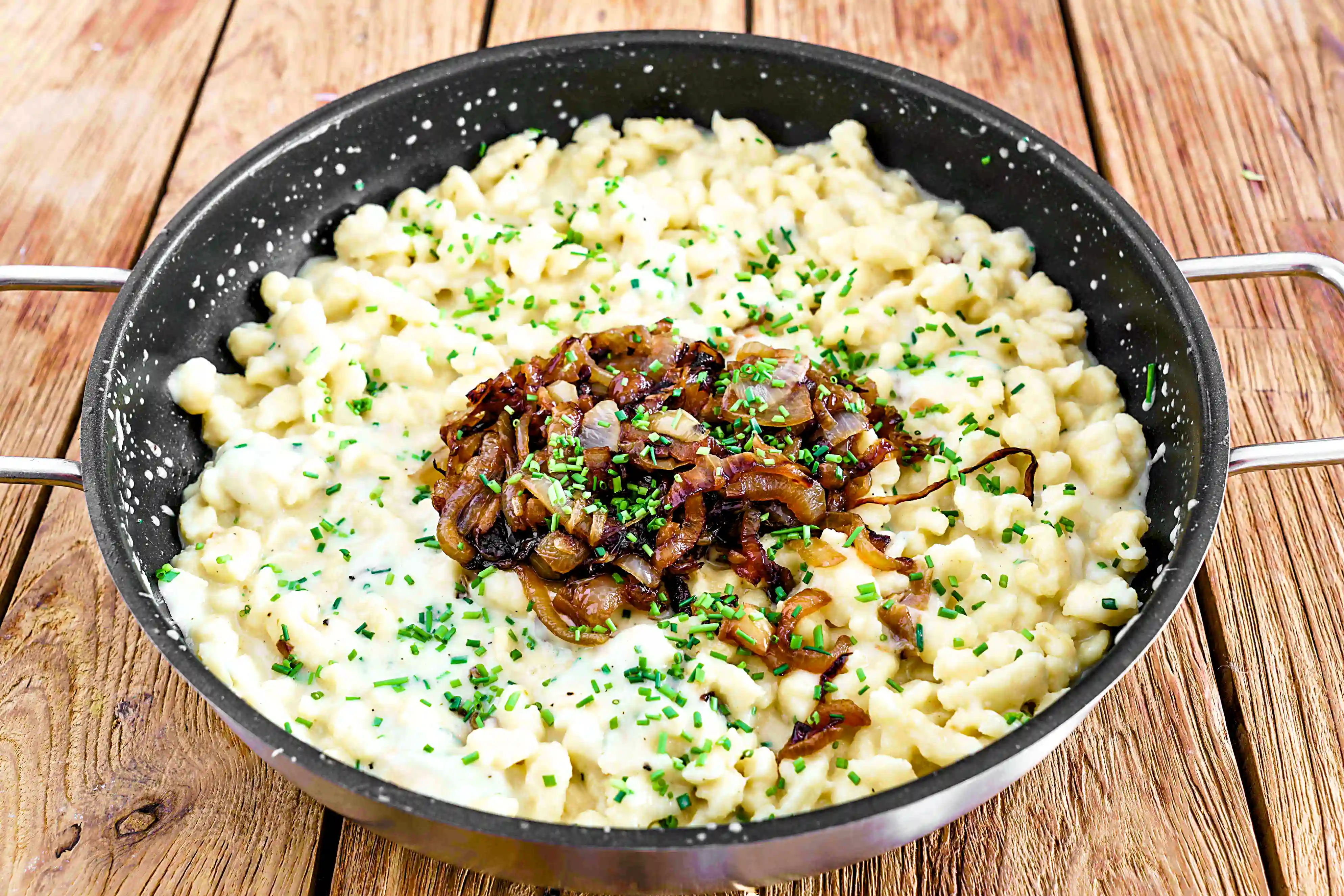 Allgäuer Käsespätzle: Das Rezept mit 4 Käsesorten Allgäuer Käsespätzle: Das Rezept mit 4 Käsesorten