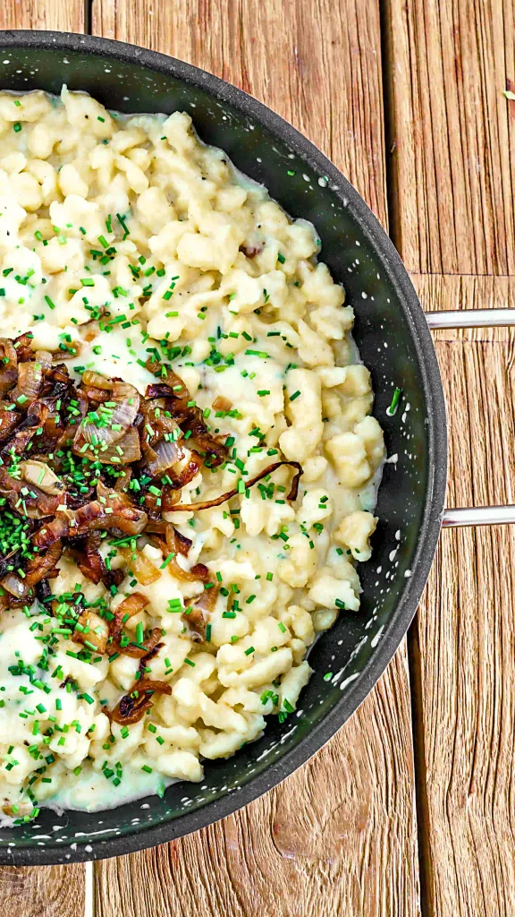 Allgäuer Käsespätzle: Das Rezept mit 4 Käsesorten Allgäuer Käsespätzle: Das Rezept mit 4 Käsesorten
