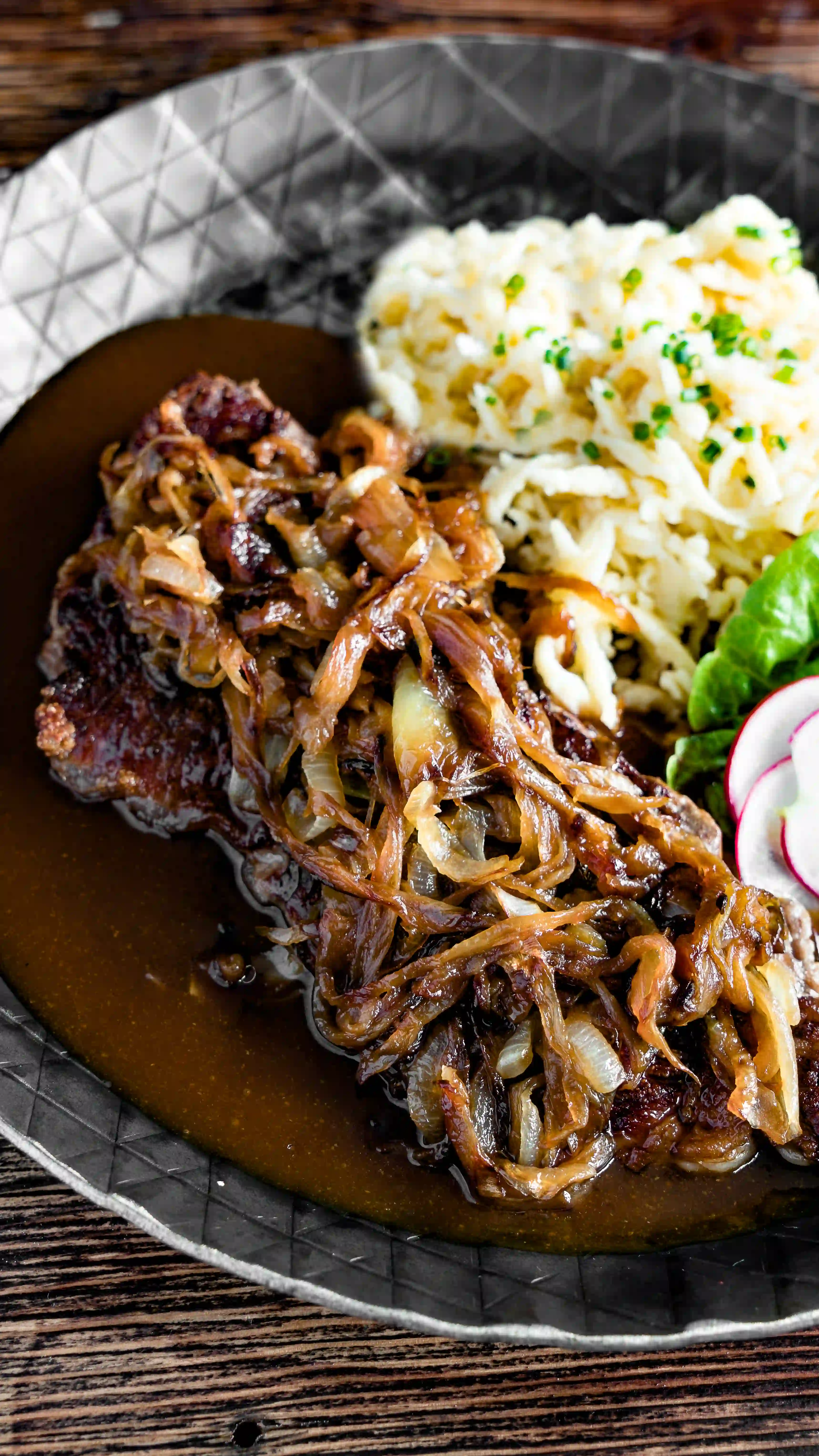 Zwiebelrostbraten mit Spätzle