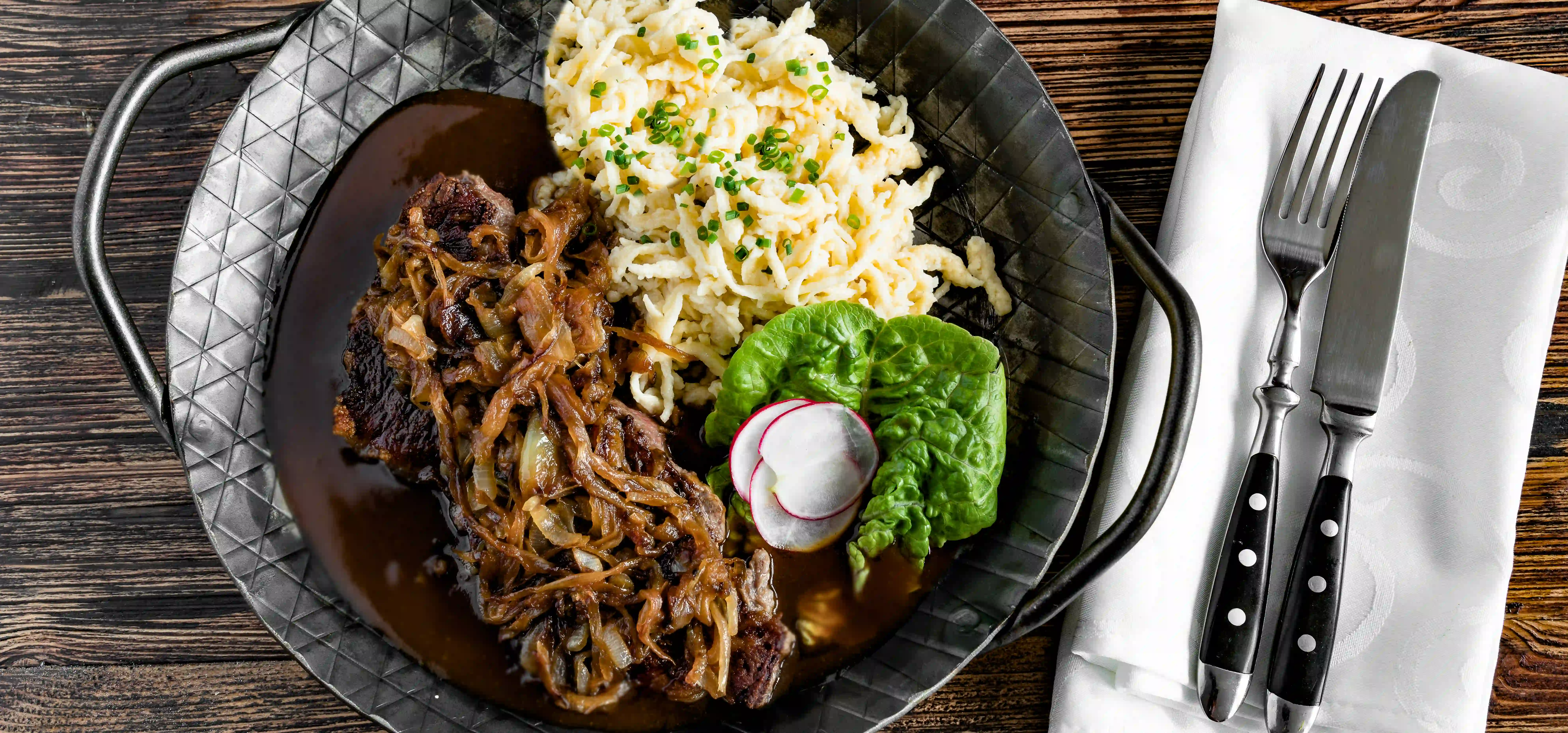Zwiebelrostbraten mit Spätzle: Wirtshaus-Rezept