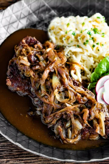 Zwiebelrostbraten mit Spätzle Original