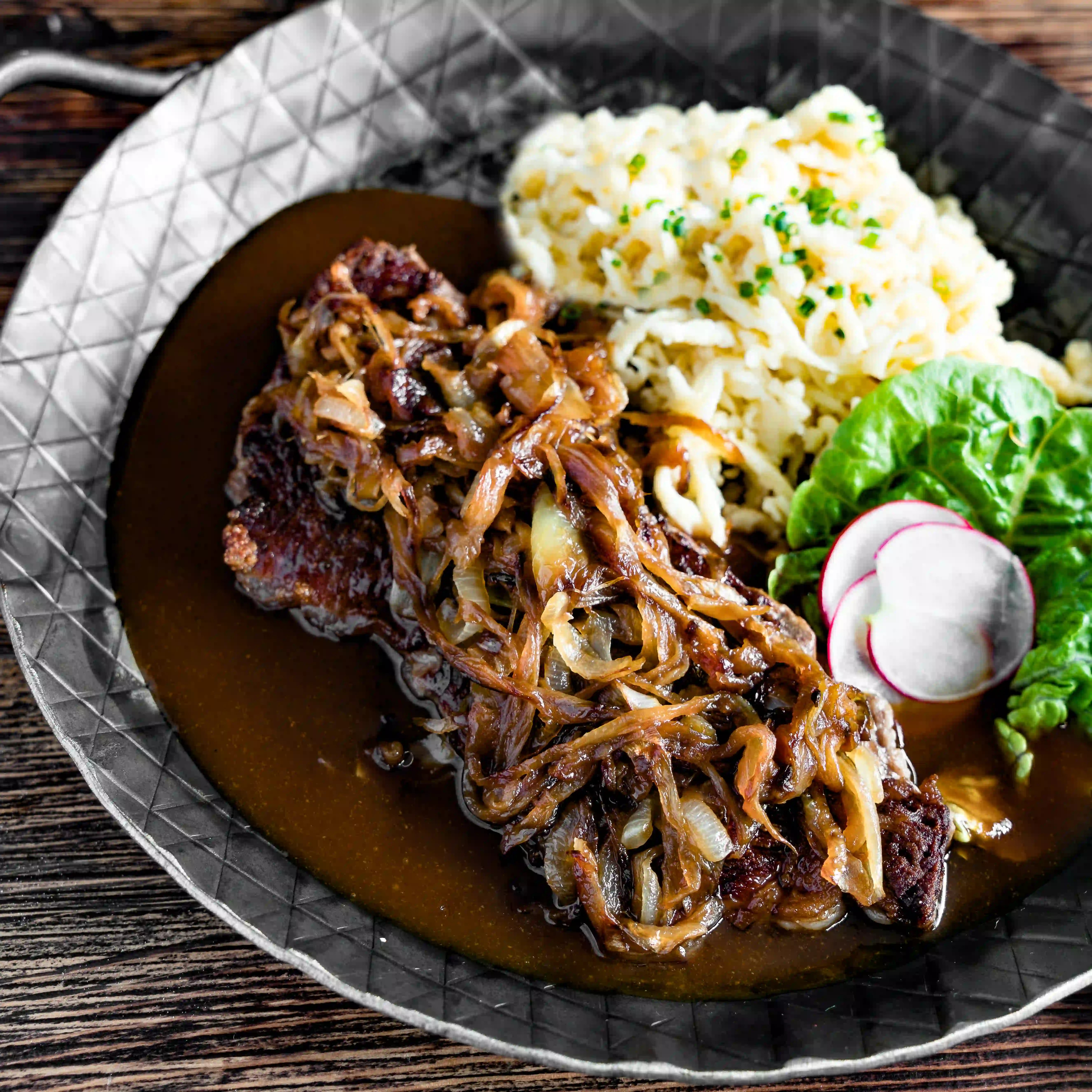 Zwiebelrostbraten mit Spätzle Original