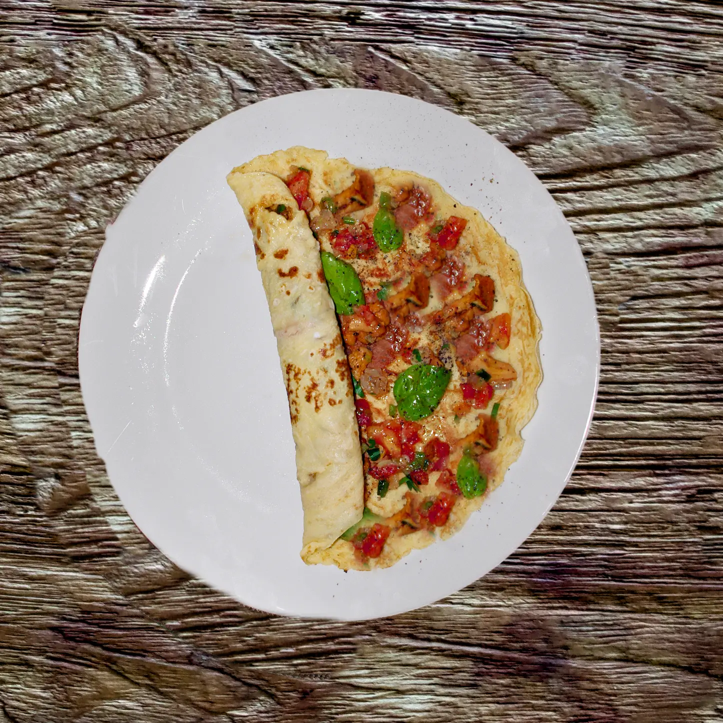 Palatschinken mit Pfifferlingen und Tomaten gefüllt Palatschinken mit Pfifferlingen und Tomaten gefüllt