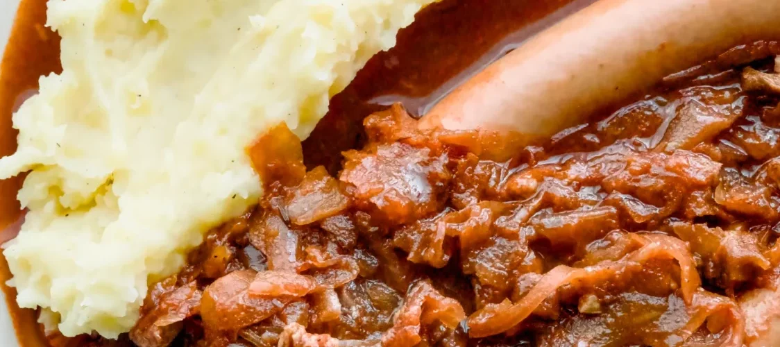 Szegediner Kraut mit Würstchen & Kartoffelpüree