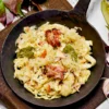 Sauerkraut-Spätzle-Pfanne mit Speck und Apfel